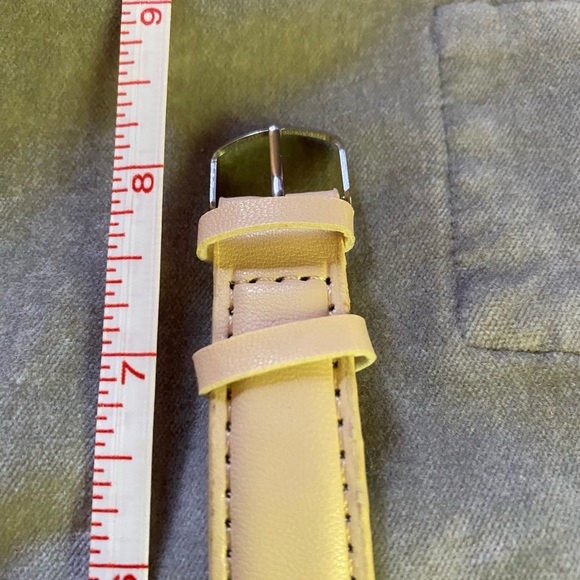 Ladies fashion gold tone watch with quartz face, and a cream faux leather band. - Picture 8 of 11